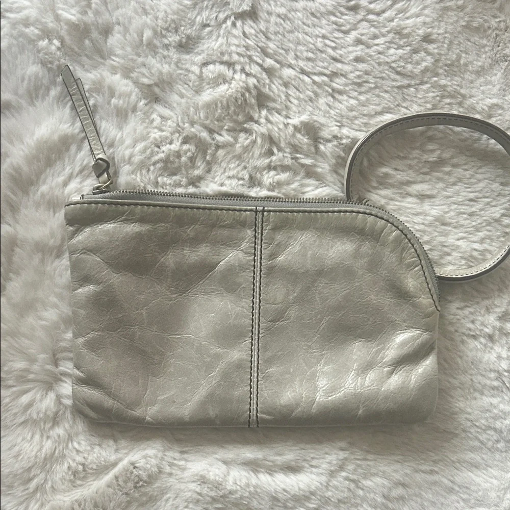 Hobo wristlet in light grey leather - Picture 1 of 8